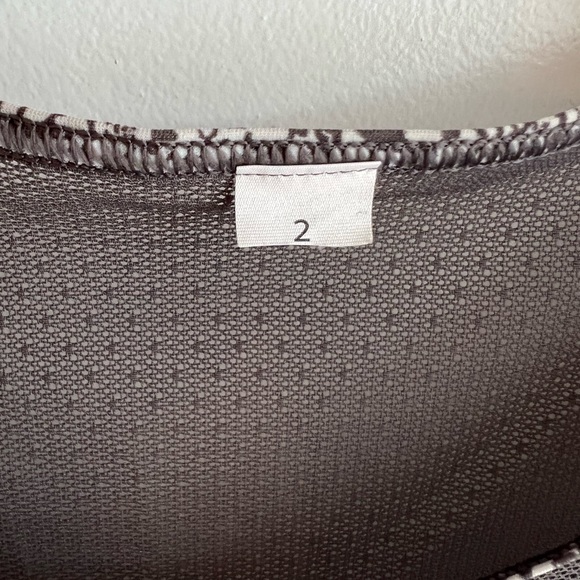 Lulu lemon womens active tee size 2 - Picture 4 of 4